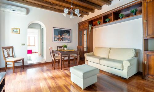 VG PIAZZA DEL POPOLO 5 STELLE Appartamento Elegante