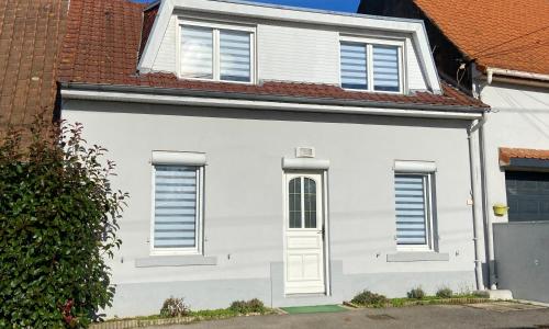 Maison de village avec jardin 15mn des plages, wifi, 2 chambres, jardin