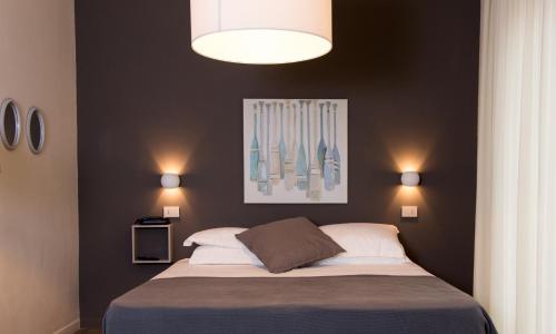 Holiday Thea & Residence