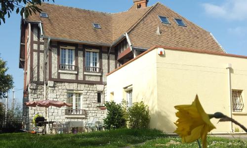 Apakabar Homestay, Gîte 6 personnes, proche gare Melun, parking privé