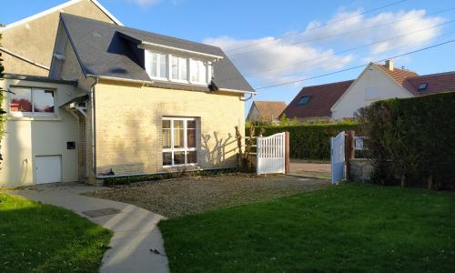 Maisonnette LE COTTAGE à 50m du FRONT DE MER à Asnelles , 3km d'Arromanches, 10km de Bayeux