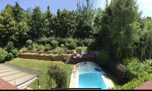 Une belle chambre au calme la piscine sera réparée mi juillet