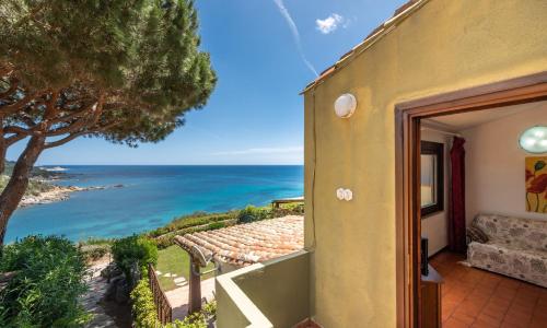 Accu is Prezzus C fronte mare