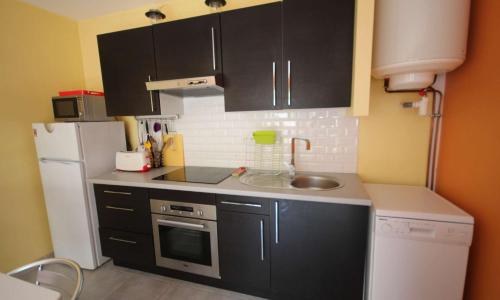 80m de la plage Appartement climatisé plein sud au rdc d'une maison 1 chambre 4 couchages terrasse et cour LXTURBOT7