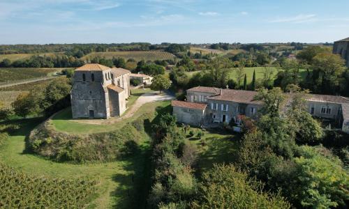 Romantic Gite nr St Emilion with Private Pool and Views to Die For