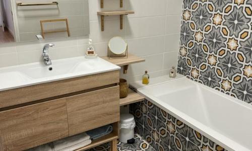 Appartement climatisé F3 proche plage port et aéroport