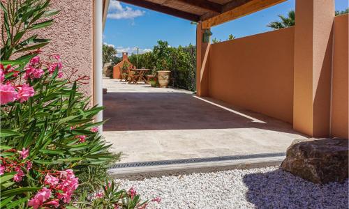 Gorgeous Home In Creissan With Wifi