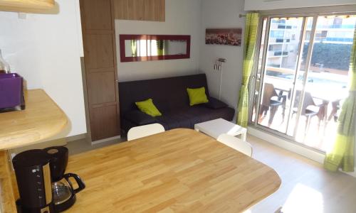 Studio spacieux proche plage. Wi-fi, climatisation