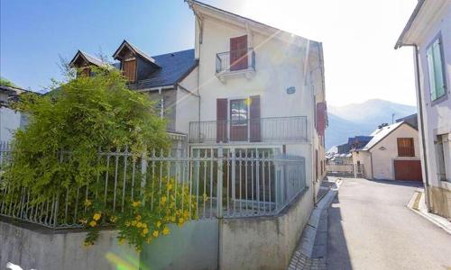 Maison de 4 chambres avec vue sur la ville jardin clos et wifi a Esterre
