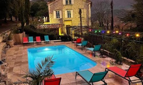 Suite Petite -Nice - SPA-JACUZZI - MASSAGE- SAUNA - 4 SAISONS - Piscine Chauffée Toute l'année - POOL VIEW- Heated Pool 800m city centre Nyons