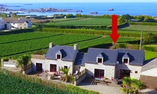 Semi-detached house with sea views, Cléder