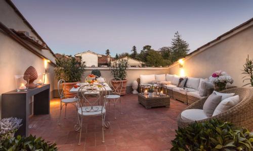 Casa Laura, UNWIND YOURSELF ON A LUXURY TERRACE IN LUCCA TOWN