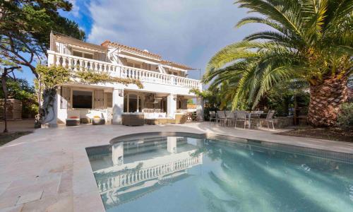Haven of peace in Cap d'Antibes heated swimming pool close to the beaches