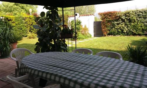 CASETTA MIRAVIGNA cozy flat with garden in Franciacorta & Iseo Lake