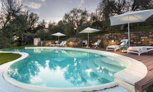 Villa Alberta, Panoramic 4 Bedrooms Farmhouse with Private Pool in Lucca close to Town Centre