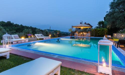 Villa Arsina, Modern Italian Tradition. Private Pool