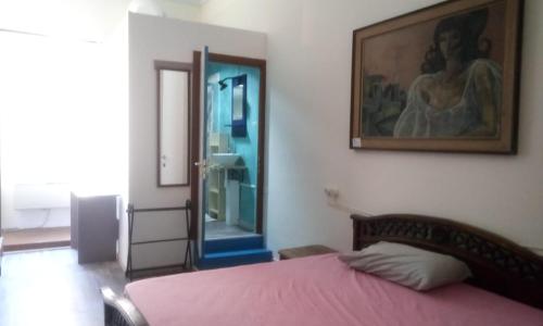 Ampia stanza con bagno privato, centro Sassari