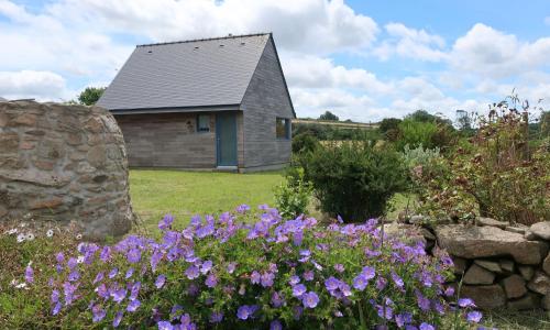 Wooden house near the sea, Landéda