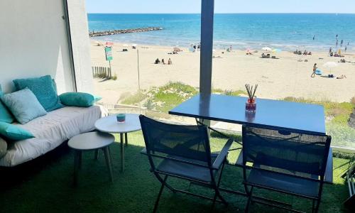 Studio Vue Mer exceptionnelle Première Ligne Carnon plage