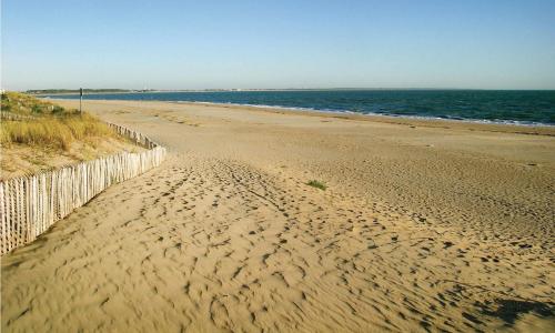 3 Bedroom Lovely Home In La Tranche Sur Mer