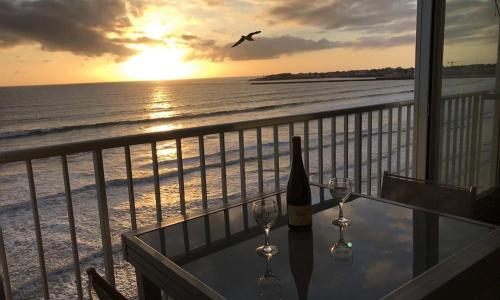 Un appartement avec acces plage a Saint Gilles vue mer comme sur un bateau