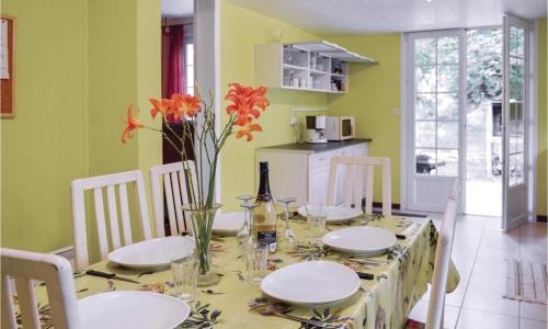 2 Bedroom Pet Friendly Home In Athis