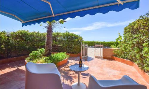 Cozy Apartment In Marina Di Ragusa With Kitchen