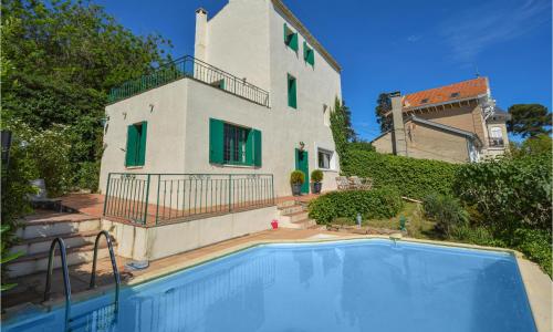 Cozy Home In Ste With Outdoor Swimming Pool