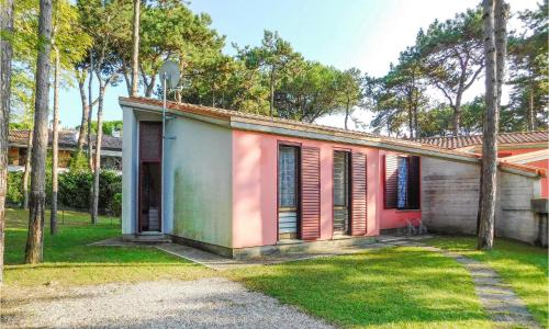 Beautiful Home In Lignano Sabbiadoro With Kitchen
