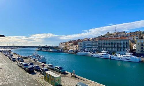 ''Georgio'' Grand appartement traversant avec vue canal et parking