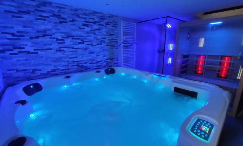 Gîte Ange ou Démon, love room, jacuzzi, sauna, spa