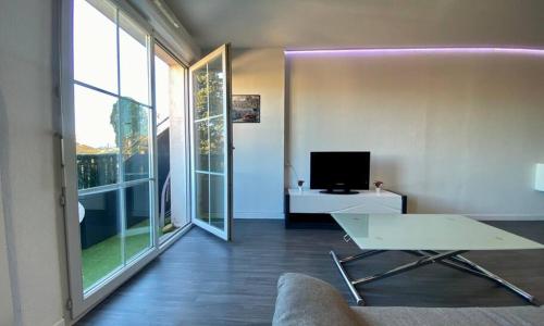 Le 24 février - Lumineux avec balcon et parking gratuit