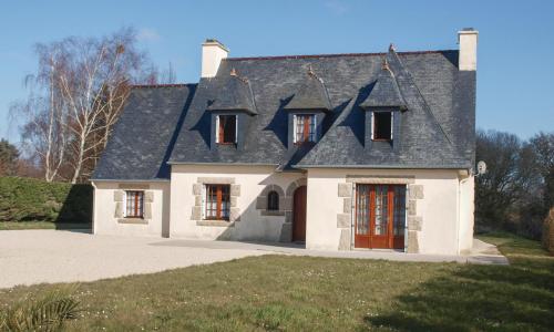 Cozy Home In Pleubian With Kitchen