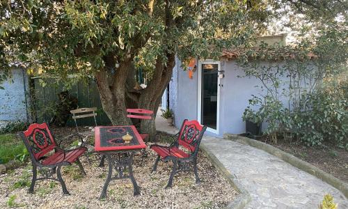 STUDIO Havre de paix au pont du gard Piscine et Jacuzzi chez Valerie Payre