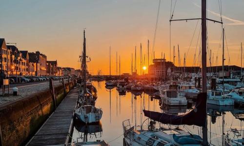 LA PETITE MAISON PRÈS DE LA MER