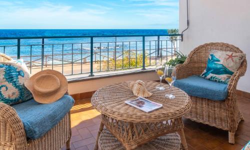 Welcomely - Terrace by the sea - Cala Gonone
