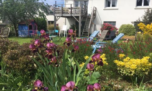 Unusual duplex with garden