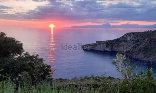 Unobstructed Marvelous front row Sea View condo