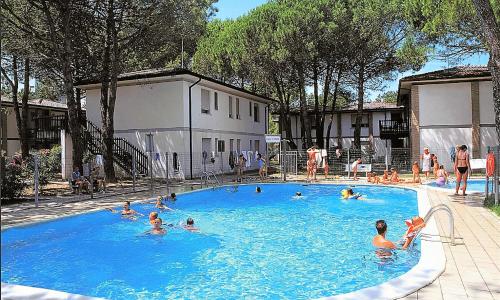 Green Holiday Village with Pool