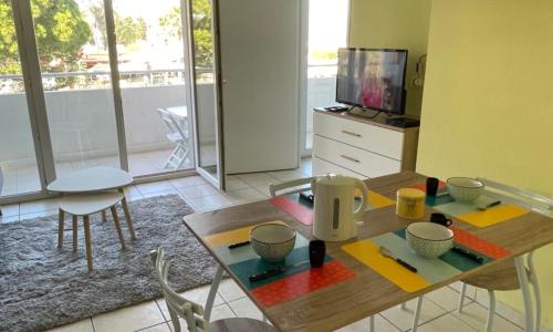 VASTE 2 PIECES / TERRASSE/ GARAGE PRIVE/ BORD DE MER