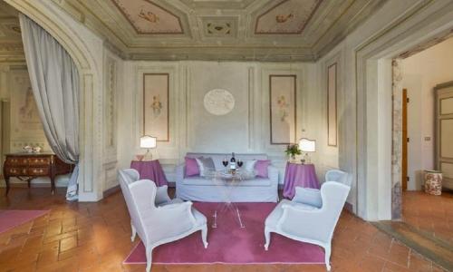 Maggio Frescoes by VacaVilla