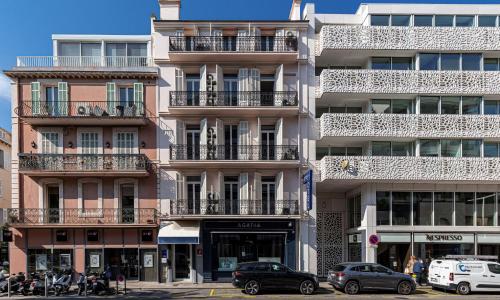 Modern Waikiki Hotel