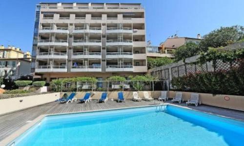 24m At 200m From Beach Residence With Pool