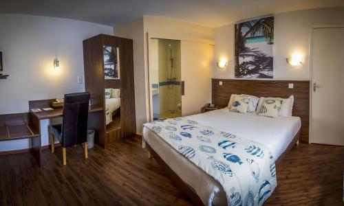 Brit Hotel Azur