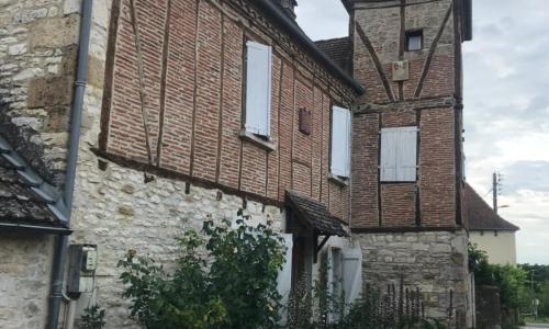 Le pigeonnier maison de caractère logement 4 personnes La maisonnette rénovée logement 2 personnes