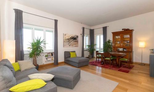 Charming apartment with parking!