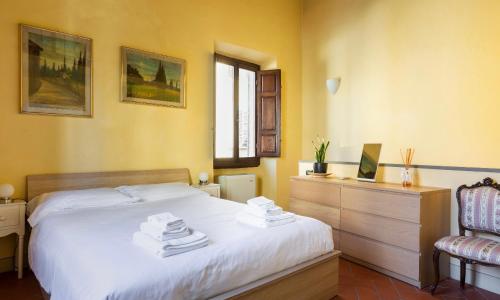 Cozy classic Italian house near Santa Croce, on the Lungarno