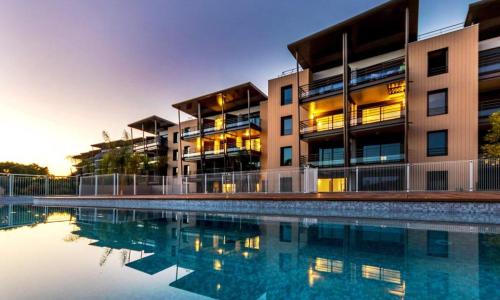 Superbe appartement, piscine, vue mer et montagnes