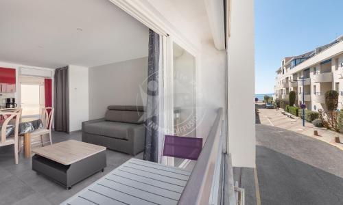 AS21512 - Studio Cabine vue mer latérale avec parking privé à 20m de la plage