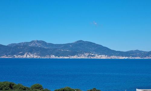 Superbe appartement T3 face mer baie Ajaccio